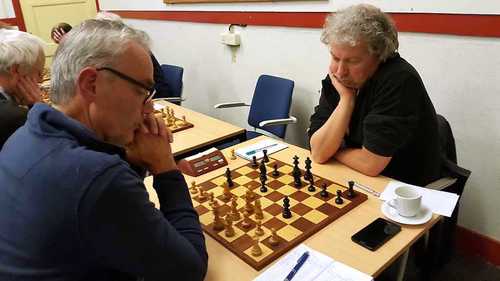 Teamleider Martin Markering (rechts) denkt na 